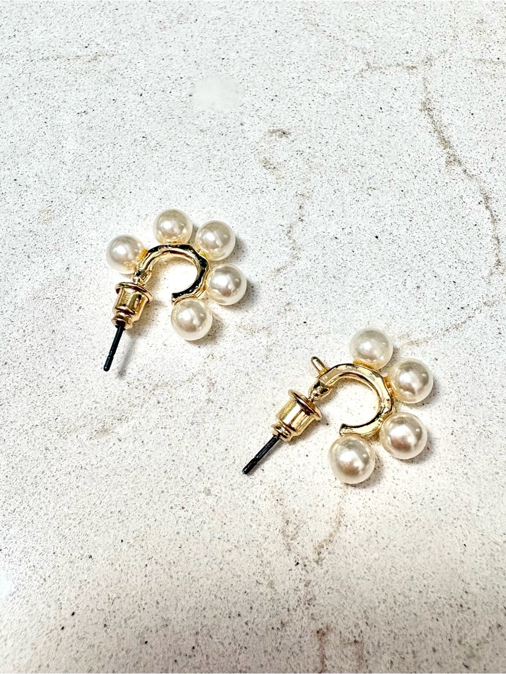 NWOT Pearl Earrings Stud With Gold Hardware